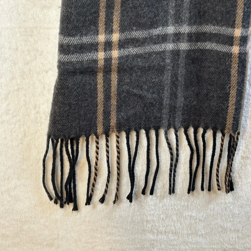 Steve Madden Plaid Scarf Acrylic Wool Blend Fringe Made in Italy‎ Gray Red Tan